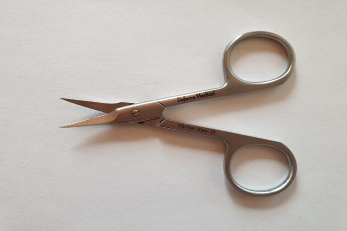 Cuticleschaar fijn (gebogen) 9,5cm